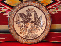 Mexican vintage pottery and ceramics, a lovely petatillo plate with graceful doves, attributed to the great potter and folk artist Balbino Lucano, Tlaquepaque, Jalisco, c. 1930's. Main photo of the front of the Balbino Lucano petatillo plate.