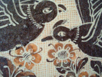 Mexican vintage pottery and ceramics, a lovely petatillo plate with graceful doves, attributed to the great potter and folk artist Balbino Lucano, Tlaquepaque, Jalisco, c. 1930's. Another closeup photo of the doves on the plate.