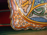 Mexican vintage pottery and ceramics, a ceramic Talavera tray from Puebla, c. 1960's. Another closeup photo of the Talavera tray.