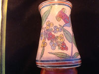 Mexican vintage pottery and ceramics, a stunningly beautiful Tlaquepaque petatillo flower vase with exquisite artwork, San Pedro Tlaquepaque, c. 1930. Photo of the second side of the vase.