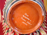 Mexican vintage pottery and ceramics, a lovely petatillo (background with straw-like hatchwork design) lidded jar, signed by the artist Jose Bernabe, on the bottom, c. 1960's. Photo showing the bottom of the jar with Jose Bernabe's signature.
