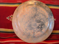 Mexican vintage pottery and ceramics, a wonderful, large charger with very lovely background glazing, Tlaquepaque, Jalisco, 1938. Photo of the back of the Tlaquepaque pottery charger.