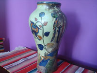 Mexican vintage pottery and cramics, a beautiful pottery vase decorated with lovely flowers, San Pedro Tlaquepaque, c. 1930's. Main photo of the vase.