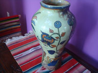 Mexican vintage pottery and cramics, a beautiful pottery vase decorated with lovely flowers, San Pedro Tlaquepaque, c. 1930's. Another side view of a part of the vase showing the fine artwork.