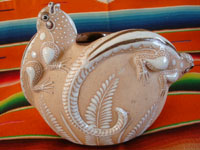 Mexican vintage pottery and ceramics, a lovely sculpture by the famous Jorge Wilmot, featuring two lovely iguanas, Tonala, c. 1950.  Photo of the second side of the sculpture by Jorge Wilmot.