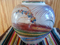 Mexican vintage pottery and ceramics, a stunningly beautiful Tonala burnished globe vase with incredibly fine artwork decoration, Tonala, c. 1930. Photo of a second side of the vase.