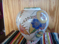 Mexican vintage pottery and ceramics, a stunningly beautiful Tonala burnished globe vase with incredibly fine artwork decoration, Tonala, c. 1930. Photo of a third side of the vase.