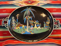 Mexican vintage pottery and folk art, a wonderful oval blackware charger with handles, Tlaquepaque, Jalisco, c. 1920-30's. This is an incredible piece of vintage Mexican pottery and a true treasure for the discerning collector! Main photo.