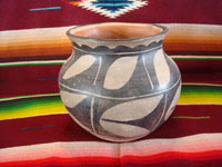 Native American Indian vintage pottery and ceramics, a lovely pottery olla from San Ildefonso Pueblo, New Mexico, c. 1930's. Main photo of the San Ildefonso olla.