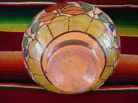 Mexican vintage pottery and ceramics, a beautiful petatillo pottery vase from Tonala, c. 1930's, attributed to the great artist Balbino Lucano. Photo showing the bottom of the vase.
