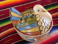 Mexican vintage pottery and ceramics, a large casserole in the form of a wonderful cream-colored turkey, Tonala, Jalisco, c. 1940's. The hand-painted decorations are very well-executed, especially on the wings of the turkey and the outside of the bowl. Another side view of the turkey casserole.