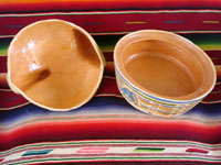 Mexican vintage pottery and ceramics, a large casserole in the form of a wonderful cream-colored turkey, Tonala, Jalisco, c. 1940's. The hand-painted decorations are very well-executed, especially on the wings of the turkey and the outside of the bowl. A photo showing the insides of lid and dish.