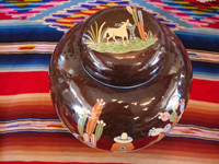 Mexican vintage pottery and ceramics, a large, lidded black-ware tibor, Tlaquepaque, Jalisco, c. 1920's. Photo showing the artwork on the top of the lid.