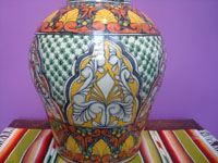 Mexican vintage pottery and ceramics, a wonderful large talavera pottery lidded jar with beautiful artwork, Guanajuato, c. 1970. Photo of the second side of the jar.