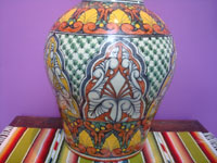 Mexican vintage pottery and ceramics, a wonderful large talavera pottery lidded jar with beautiful artwork, Guanajuato, c. 1970. Photo of another side of the jar.