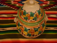 Mexican pottery and ceramics, a beautiful ceramic jar with a lid, very beautifully decorated, by the renowned Gorky Gonzalez of Guanajuato, c. 1960. Another side shot of the tibor by Gorky Gonzalez.
