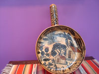 Mexican vintage pottery and ceramics, a beautiful pottery petatillo skillet with fabulous artwork, signed by the famous Balbino Lucano, San Pedro Tlaquepaque, c. 1940's. Main photo of the Lucano skillet.