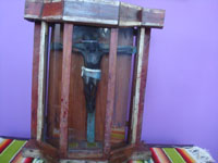 Mexican and Guatemalan vintage devotional art, a beautiful Guatemalan nicho crafted of wood and glass with a wonderful bulto (statue) of the crucified black Christ, c. 1930.  Main image of the nicho.