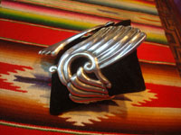 Mexican vintage sterling silver jewelry, and Taxco vintage sterling silver jewelry, a beautiful clamp silver bracelet with fine silverwork and a beautiful design, Taxco, c. 1940's. Side view of the bracelet.
