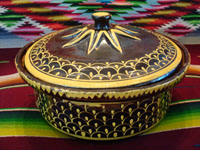 Mexican vintage pottery and ceramics, a very unique lidded casserole with a dark brown/black field and very fine decorative painting, Tlaquepaque, Jalisco, c. 1930's. Main photo.