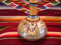 Mexican vintage pottery and ceramics, a water jar attributed to the great Balbino Lucano, Tlaquepaque, Jalisco, c. 1920-30's. The jar is done in the petatillo hatchwork style (with straw-like hatchwork in the background) for which Balbino Lucano is famous. Main photo of the Tlaquepaque petatillo jar.