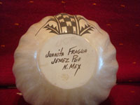 Native American Indian pottery and ceramics, a beautiful melon pot, signed by the famous potter Juanita Fragua (b. 1935) from Jemez Pueblo, c. 1980. Photo of the bottom of the pot showing Fragua's signature.