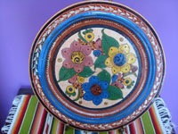 Mexican vintage pottery and ceramics, a stunning petatillo (with fine crosshatching in the background resembling a straw mat, or petate) pottery charger with wonderful colors and very fine artwork decorations, Tonala or San Pedro Tlaquepaque, c. 1940's. Main photo of the charger.