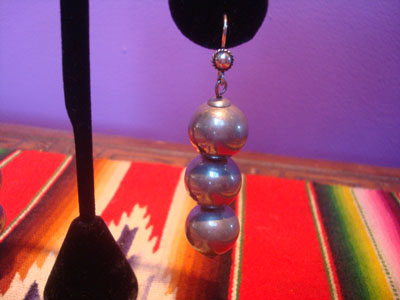 Mexican vintage sterling silver jewelry, and Taxco vintage sterling silver jewelry, a beautiful pair of silver cascading spheres earrings, Taxco, c. 1940's. The silverwork is exceptional, and the earrings are graceful and elegant. Closeup photo of one earring.