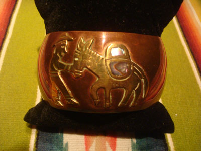 Mexican vintage jewelry, a wonderful copper bracelet with brass and abalone inlays, c. 1940's.