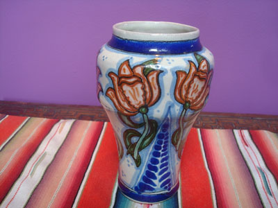 Mexican vintage pottery and ceramics, a beautiful Talavera vase with beautiful floral decorations and wonderful blue glazes, marked wlith the Uriarte mark on the bottom, Puebla, c. 1940's.